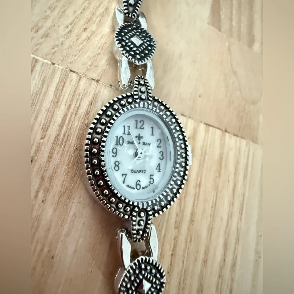 Bella and rose ladies oval silver tone watch NEW BATTERY